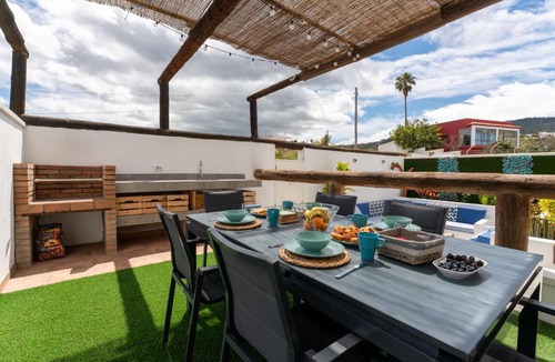 Santa Maria de Guia de Gran Canaria Villa | DejaBlue Villa rural con piscina entre mar y montaña
