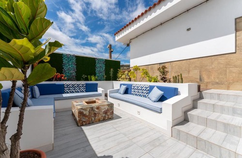 Santa Maria de Guia de Gran Canaria Villa | DejaBlue Villa rural con piscina entre mar y montaña