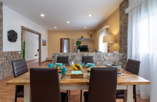 Santa Maria de Guia de Gran Canaria Villa | DejaBlue Villa rural con piscina entre mar y montaña