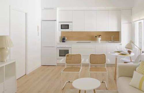 La Trinidad-San Juan y Todos los Santos Apartment | Deluxe Apart. Plaza de La Trinidad