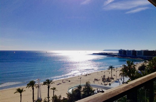 Barri Vell - Santa Creu Apartment | Deluxe apartment on the first line of the beach in Alicante