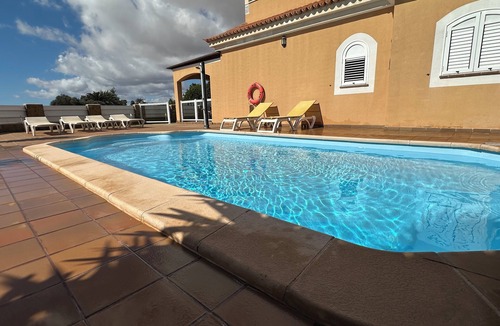 Caleta de Fuste Villa | Detached 3 bed villa, private heated pool, free wifi, close to all amenities.