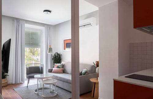 Doctor Barraquer-Grupo Renfe-Policlinico Apartment | Don Fadrique Apartments by Olala Homes