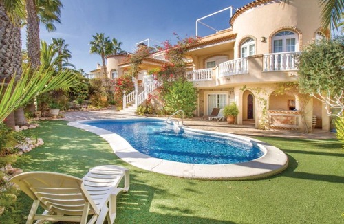 Los Dolses Villa | Double villa for 1-2 families or small groups with individual architecture