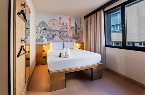 Simancas Hotel | easyHotel Madrid Alcala
