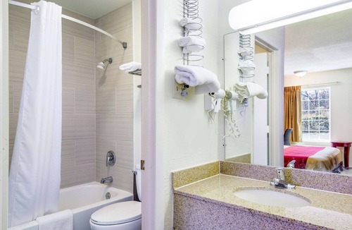 Corbin Hotel | Econo Lodge