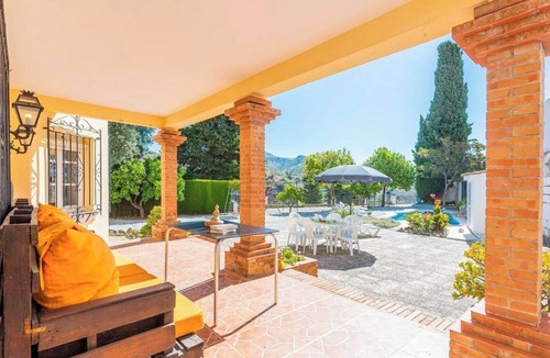 Macharaviaya Villa | El Olivo de Macharaviaya by Ruralidays