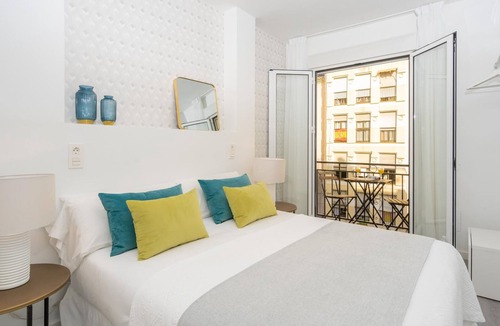 Capuchinos Apartment | Elegant 2-Bedroom Apartment in Central Malaga, Near Historic Center
