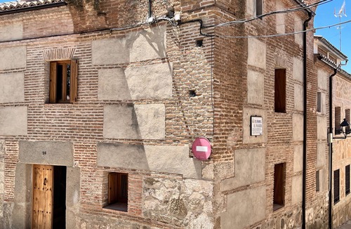 Oropesa House | Elegant manor house with swimming pool in beautiful medieval village