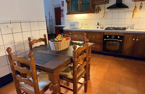 Pozo-Lorente Cottage | Elegant Manor House near Alcalá del Jucar with Piano.