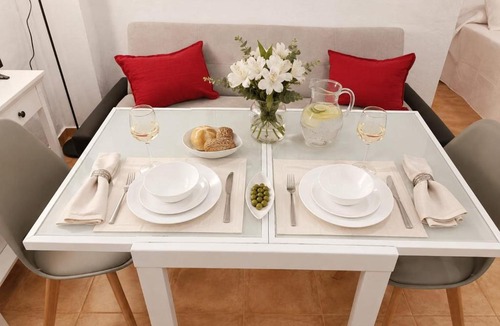 Carmona Apartment | Encanto Histórico en Carmona - Estudio Bajo a un paso de Sevilla by beBalmy