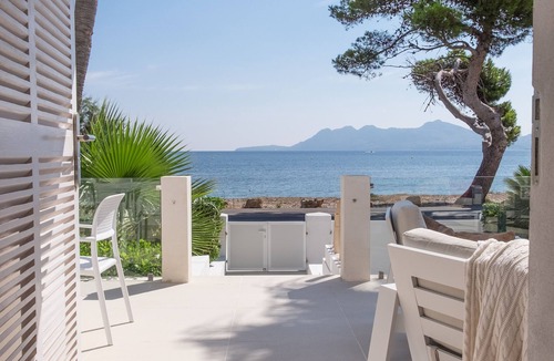 Puerto de Pollensa Villa | AMFORA - HIGH QUALITY VILLA, WITH NEW POOL, IN FIRST LINE OF BEACH