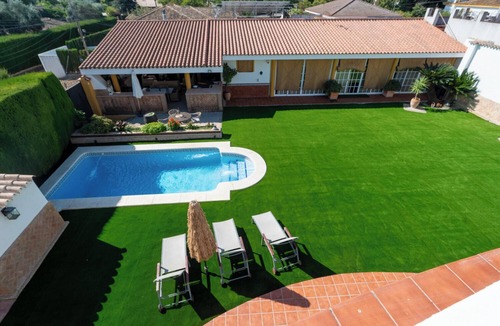 Valencina de la Concepcion Ski Chalet | Exclusive villa with pool just a few minutes from Seville