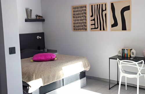Crevillente Bed & Breakfast | Exceptional extended stays in a luxurious room just 15 minutes from Elche.