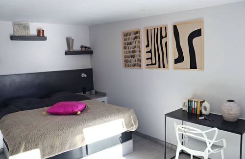 Crevillente Bed & Breakfast | Exceptional extended stays in a luxurious room just 15 minutes from Elche.