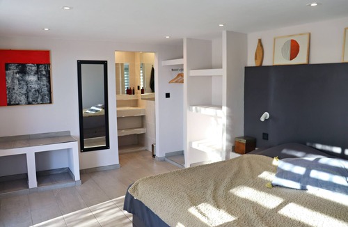 Crevillente Bed & Breakfast | Exceptional extended stays in luxury rooms 15 minutes from Elche.