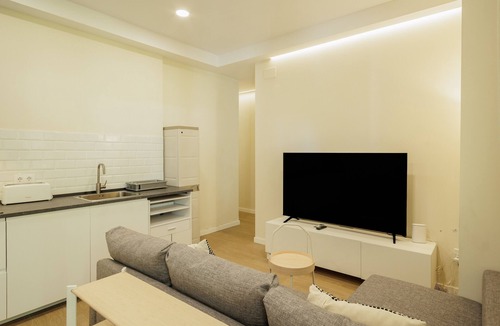 Huerta de Santa Teresa Apartment | Exclusive 2-Bedroom Apartment in Central Seville