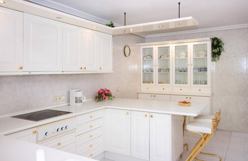 Puerto Banus Villa | Exclusive Villa 'Elmessidor' Close to the Beach with Pool, Whirlpool & Garden