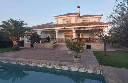 Montequinto Ski Chalet | Exclusive villa ideal for families and groups with private pool and subway parking.