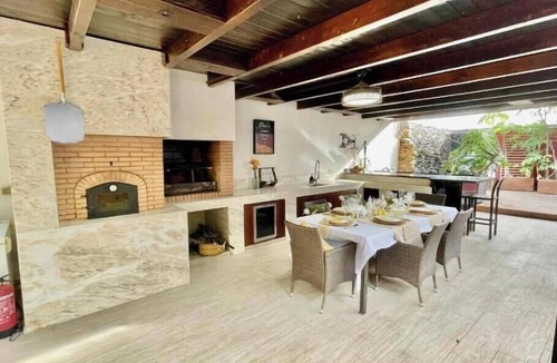 Hoya de los Patos Ski Chalet | Exclusive Villa in Bonalba with Private Pool, Garden and Terrace