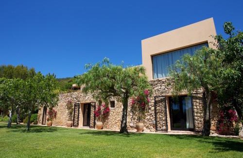 Sant Josep de sa Talaia Villa | Exquisite Ibiza Villa I Secluded Hillside Location I Casa Jardin I 6 Bedrooms