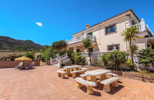 Pinos de Alhaurin Villa | Fantastic 7-Bed Villa in Alhaurin de la Torre