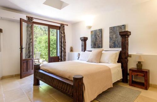 Sant Joan de Labritja Villa | Farmhouse in Ibiza with Bali Pavilion