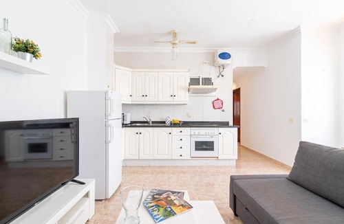 Las Palmas de Gran Canaria Apartment | Flat close to Santa Catalina Park and Las Canteras