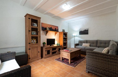 Firgas House | Flatguest Ecofinca Azuaje + Rural + Family & Friends + Peaceful