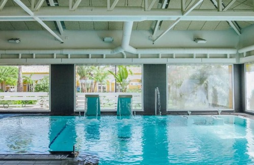 Crevillente House | For the Whole Family! TWO Modern Cabins with Kitchen & Terrace! 3 Onsite Pools