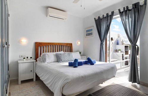 Playa Blanca Resort | Front-Line Holiday Bungalow "Puerto Chico T" with Mountain & Sea Views, Shared Pool & WiFi
