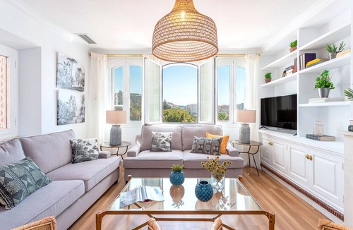 Ensanche Centro Apartment | Genteel Home Plaza de la Marina