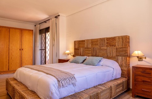 Vista Hermosa Villa | Gran Chalet céntrico con piscina y bbq privada a 5 minutos playa