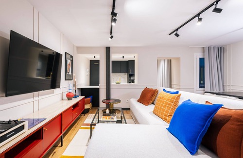 Sol Apartment | Grand 200m² Luxury Residence, 4 En-Suites, Patio, Gran Vía area Quiet, A/C