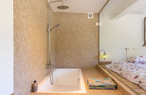 Niguelas House | Guest House 'Love Suite' with Mountain View, Wi-Fi and Air Conditioning