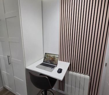Lucero House | Habitación privada Madrid con baño compartido en Madrid