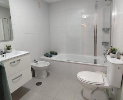 Camas House | HABITACIÓN triple con baño compartido LOVELY SEVILLA