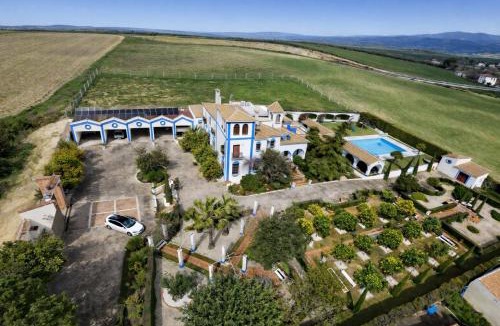 Lucena Villa | Hacienda Los Naranjos - Villa de Lujo Privada con Piscina - BBQ y Sala de Juegos