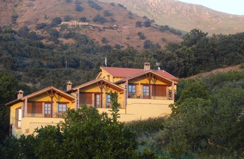 Casas del Monte House | Half-timbered house "Casa Rural Picual"
