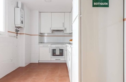 La Algaba Apartment | High quality apartment 3 bedrooms, 2 bathrooms & patio/wifi. La Algaba