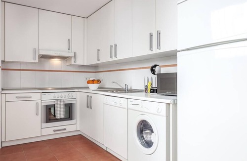 La Algaba Apartment | High quality apartment 3 bedrooms, 2 bathrooms & patio/wifi. La Algaba