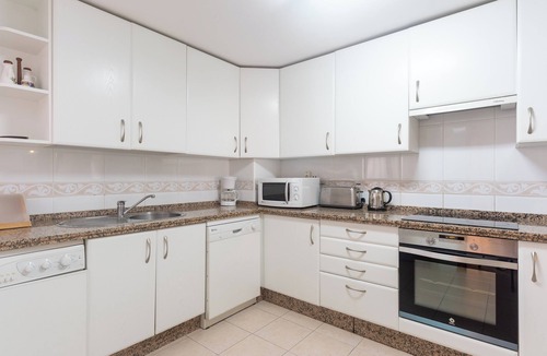 Guadalmina Apartment | Holiday Apartment Guadalmina Alta with Mountain View, Shared Pool & Wi-Fi