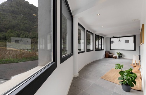 Moya Apartment | Holiday Apartment '4' with Mountain Views, Shared Terrace and Garden
