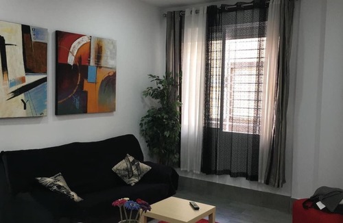 Los Tilos Apartment | Holiday Apartment 'C Junto Bus y Tren' with A/C & Wi-Fi