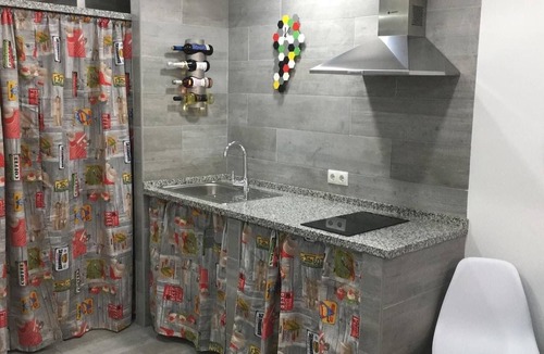 Los Tilos Apartment | Holiday Apartment 'C Junto Bus y Tren' with A/C & Wi-Fi