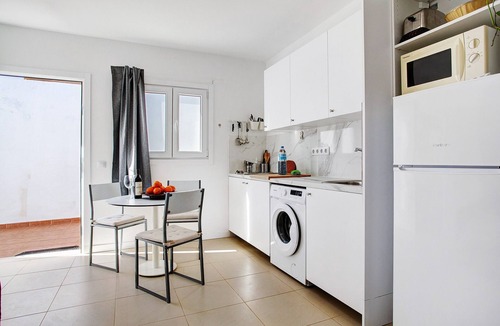 Villaverde Apartment | Holiday Apartment 'Casa Tomás C' with Sea Views, Shared Pool and Wi-Fi