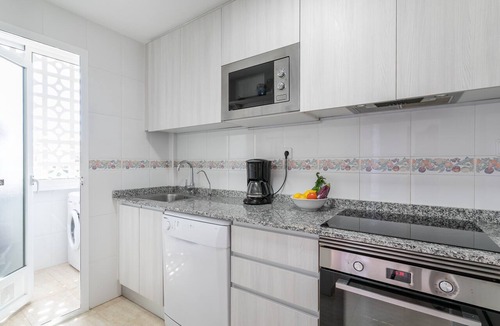 Gran Alacant Apartment | Holiday Apartment with Sea View, Shared Pool & Jacuzzi, Terraces, Garden & Wi-Fi