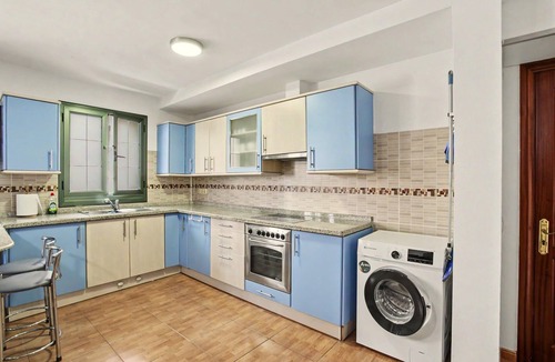 Playa de Arinaga Apartment | Holiday Apartment 'Risco Verde' in Arinaga with Sea View, Wi-Fi & Airport Transfer