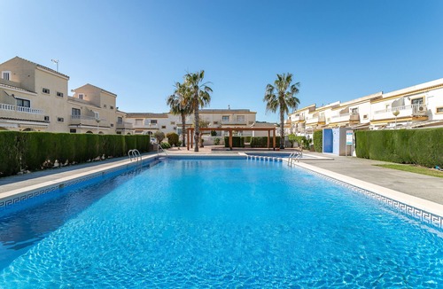 Puerto Marino House | Holiday Bungalow Desired Track close to the Sea with Shared Pool & Wi-Fi