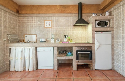 Herrera de Alcantara House | Holiday Home in Herrera by Tajo River